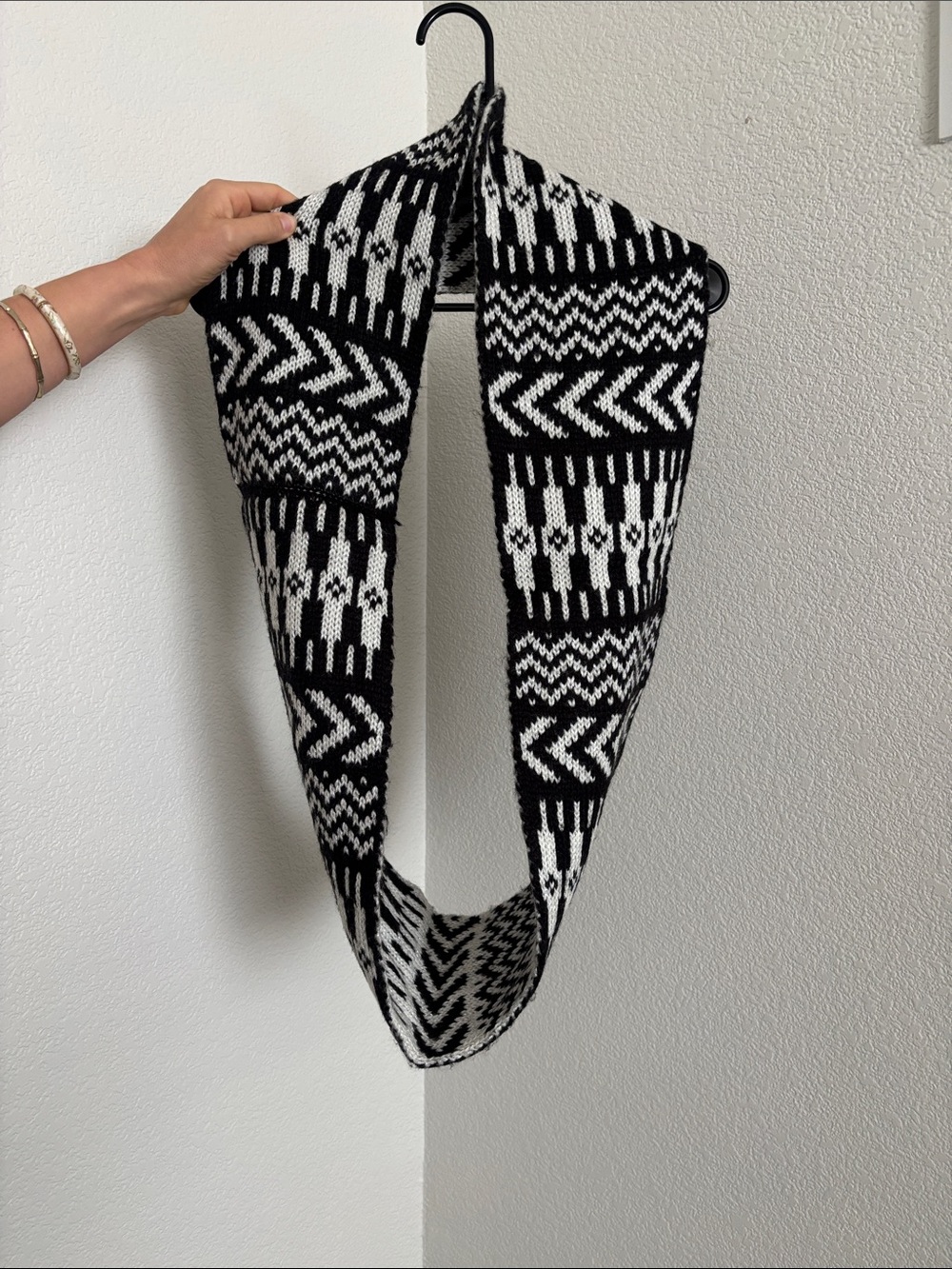 Aeropostale Black & White Geometric Knit Infinity Scarf